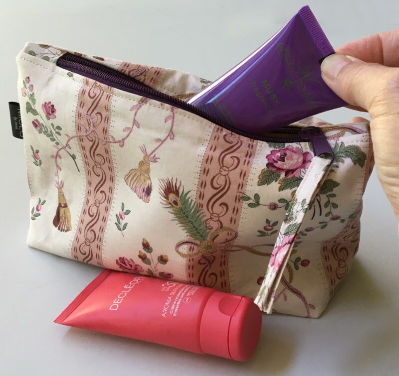 So French! Zipped Cosmetics Pouch - Image 3